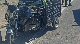 Ankara'da Tır Sürücüsü Motosikleti Sıkıştırdı: 3 Yaralı