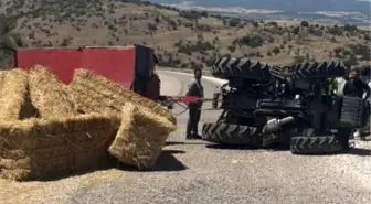 Balıkesir'de Saman Yüklü Traktör Devrildi, Yol Trafiğe Kapandı