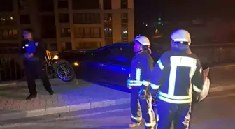 Karaman'da Kontrolden Çıkan Otomobil Üst Geçidin Bariyerine Çarptı