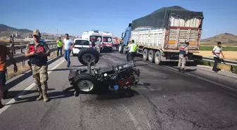 Gaziantep'te TIR'ın Traktöre Çarpması sonucu 2 Yaralı