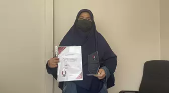 Başörtüsü Yasağına Rağmen 13 Üniversite Bitiren Kadın, İlerlemeye Devam Ediyor