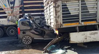Adana'da TIR'a arkadan çarpan hafif ticari araçtaki 5 kişi hayatını kaybetti