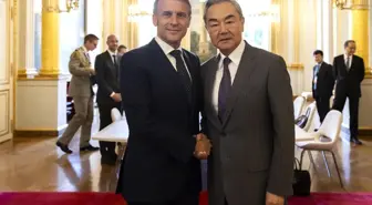 Çin Dışişleri Bakanı Wang Yi, Fransa'da Zirve Gerçekleştirdi