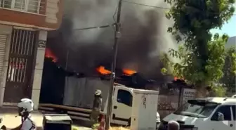 Avcılar'da Otomobil Boya Atölyesinde Yangın