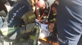 Kocaeli'de Otomobil Aydınlatma Direğine Çarptı, Sürücü Yaralandı