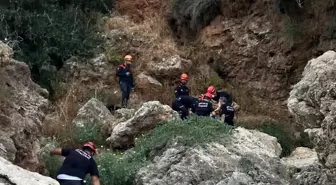 Antalya'da Kayalıklardan Düşen Yabancı Uyruklu Genç Hayatını Kaybetti
