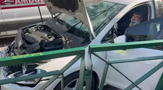 Bursa'da Polis Aracına Otomobil Çarptı: İki Yaralı