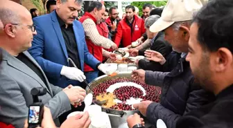 Vali Çiftçi, Muharrem Ayı'nda Aşure Dağıttı