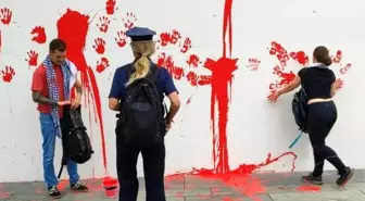 Berlin'de İsrail Protestosu: Başbakanlık Binası Kırmızıya Boyandı