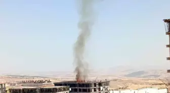 Bina inşaatında çıkan yangın korkuttu