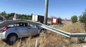 Çorum'da Otomobil Bariyerlere Çarptı: 1 Yaralı