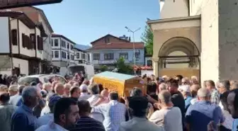 Çınar Ağacının Düşmesi Sonucu Hayatını Kaybeden Öğretmen Defnedildi