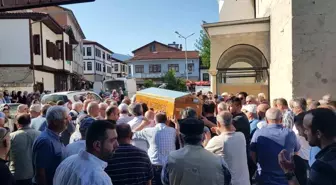 Çınar Ağacının Düşmesi Sonucu Hayatını Kaybeden Öğretmen Defnedildi
