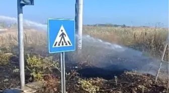 Balıkesir'de Hastane Kavşağında Ot Yangını Kontrol Altına Alındı