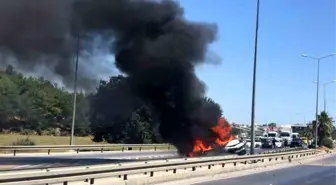 Manavgat'ta Otomobil Alev Aldı: İki Yaralı