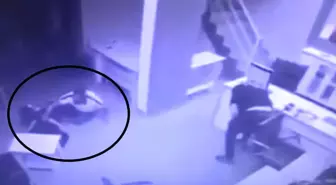 Manisa'da Emlak Ofisinde Silahlı Kavga: 1 Ölü, 3 Yaralı