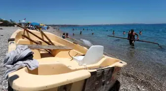 Antalya'da Deniz Altında Bulunan Batık Tekne Temizlendi