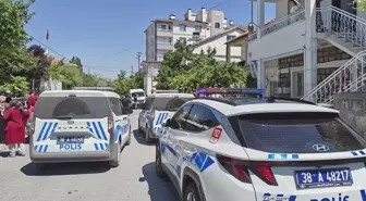 Önce üvey kızını vurdu sonra kendi başına sıktı