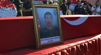 Pençe-Kilit Harekat bölgesinde şehit olan asker son yolculuğuna uğurlandı