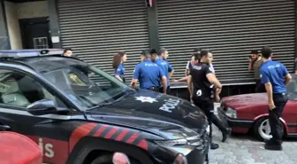 Sultangazi'de Polisi Bıçakla Saldıran Şahıs Yakalandı