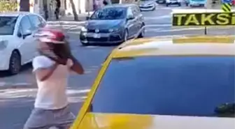 İzmir'de Trafikte Kavga: Motosiklet Sürücüsü ve Taksi Şoförü Gözaltına Alındı