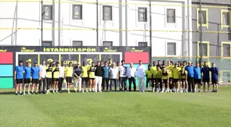 İstanbulspor'un Eski Yıldızları Kulübü Ziyaret Etti