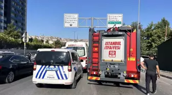 Bahçelievler'de Trafik Kazası: Park Halindeki Araca Çarpan Otomobil Takla Attı
