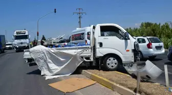 Ayvalık'ta Tırın Kamyonete Çarpması Sonucu Sürücü Ağır Yaralandı
