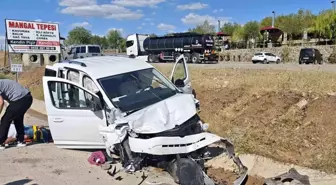 Bingöl'de Trafik Kazası: 3 Yaralı