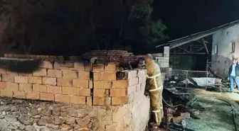 Burdur'da Ağılda Yangın: 10 Küçükbaş Hayvan Telef Oldu