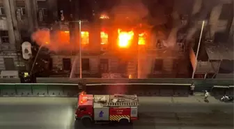 Kahire'de İletişim Merkezinde Yangın: 22 Yaralı