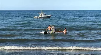 Samsun'da Tekne Alabora Oldu, 5 Kişi Kıyıya Ulaştı