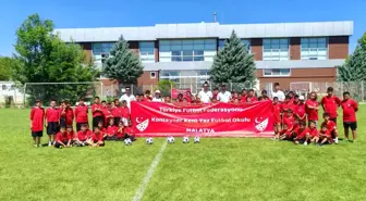 Konteyner Evlerde Futbol Okulu Düzenleniyor