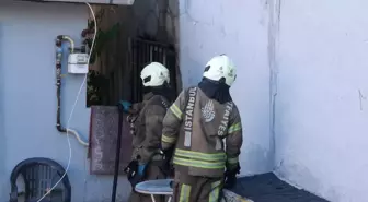 Ümraniye'de Gecekonduda Yangın: Çocuk Çakmakla Oynadı