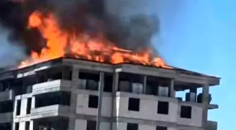 Gaziantep'te Yapımı Devam Eden Apartmanın Çatısında Yangın Çıktı