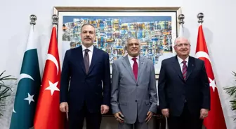 Hakan Fidan ve Yaşar Güler, Pakistan'da Ehliyet Görüşmeler Yaptı