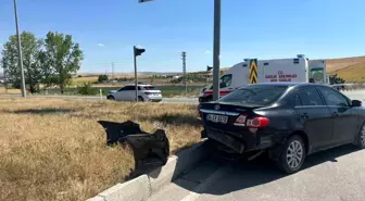 Çorum'da İki Otomobil Çarpıştı: 4 Yaralı