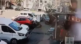 EYÜPSULTAN'da Otomobil Kaza Yaptı, Market Çalışanı Yaralandı