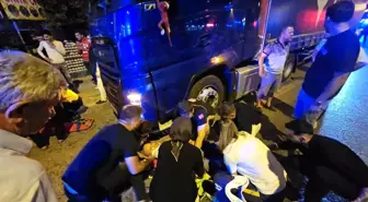 Bursa'da Motosiklet Tıra Çarptı: İki Yaralı