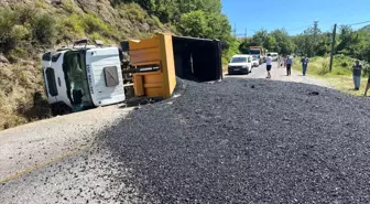 Kastamonu'da Hafriyat Kamyonu Devrildi: Sürücü Yaralandı