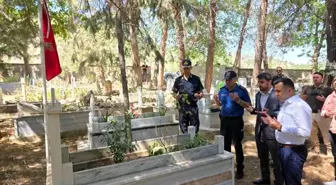 Kaymakam Kadir Algın, deprem şehitliğini ziyaret etti