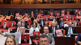 CHP'li Vekiller Protesto Düzenledi: 'Demokrasimiz Tehdit Altında'