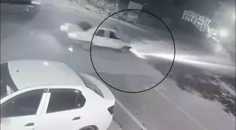 Hatay'da Otomobilin Çarptığı Yayanın Kaza Anı Güvenlik Kamerasında