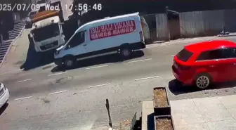 Üsküdar'da Şiddetli Kaza: Motosiklet Sürücüsü Ağır Yaralı