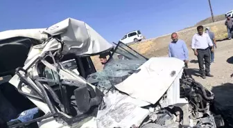 Van'da Minibüs ile Kamyon Çarpıştı: 1 Yaralı