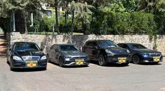 Diyarbakır'da Kaçakçılıkla Mücadele Operasyonu: 10 Lüks Araç Ele Geçirildi