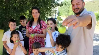 Amasya'da Dondan Koruma Sistemiyle Ücretsiz Elma İkramı