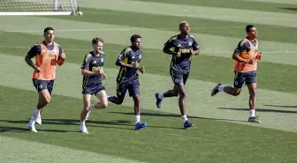 Fenerbahçe Yeni Sezon Hazırlıklarını İki Antrenmanla Sürdürüyor