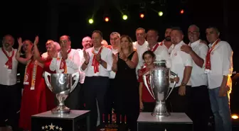 Galatasaray Kupaları Kuşadası'nda Taraftarlarla Buluştu