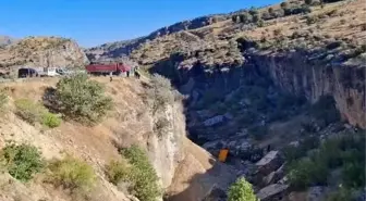 Adıyaman'da Hafriyat Kamyonu Uçuruma Düştü: 1 Ölü